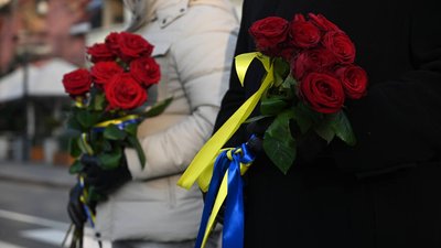 День соборності в Ужгороді: до памʼятника Августину Волошину поклали квіти День соборності в Ужгороді: до памʼятника Августину Волошину поклали квіти