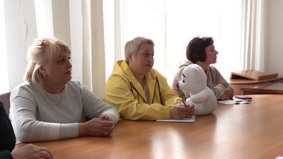 Розмовний клуб: у Черкасах переселенців навчають української мови Розмовний клуб: у Черкасах переселенців навчають української мови