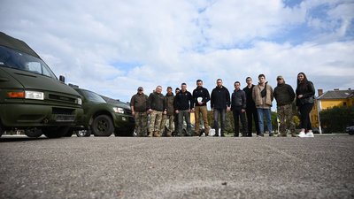 Закарпатській 128-й бригаді передали 8 автівок, які використовуватимуть на Херсонщині Закарпатській 128-й бригаді передали 8 автівок, які використовуватимуть на Херсонщині