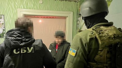 СБУ затримала жительку Торецька, яка скоригувала російський ракетний удар по школі на Донеччині