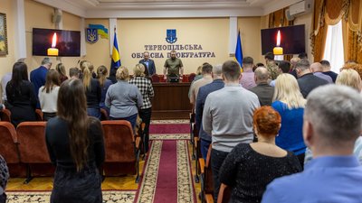 У Тернополі рідним загиблого бійця вручили його орден У Тернополі рідним загиблого бійця вручили його орден