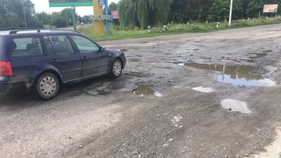 У Службі автодоріг розповіли, чому затягується ремонт сільської дороги У Службі автодоріг розповіли, чому затягується ремонт сільської дороги