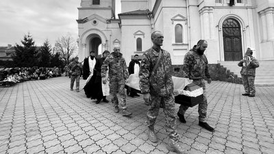 У Мукачеві попрощалися з полеглим на війні нацгвардійцем Іваном Махлинцем