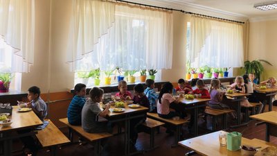 Безкоштовні сніданки та обіди у школах Ужгорода: рішення приймає педагогічна рада