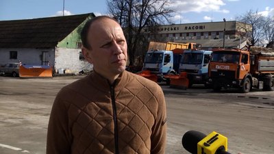 У Житомирі викинули на дорогу будівельне сміття — муніципальні інспектори встановлюють причетних У Житомирі викинули на дорогу будівельне сміття — муніципальні інспектори встановлюють причетних