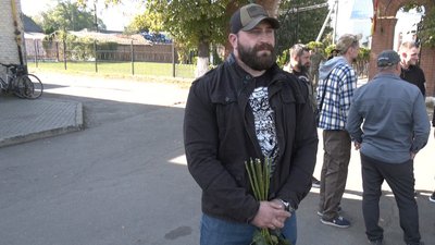 У місті на Волині попрощалися з "Народним героєм України", бійцем Павлом Чайкою У місті на Волині попрощалися з "Народним героєм України", бійцем Павлом Чайкою