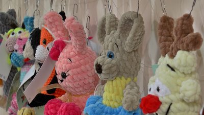 "Багато часу на маленькі деталі": майстриня із Полтавщини Аліна Андрусь створює іграшки