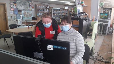 Виставка про безпеку в інтернеті: у херсонській бібліотеці вчать медіаграмотності
