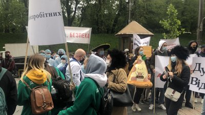 Акція протесту рестораторів під Кабміном Акція протесту рестораторів під Кабміном