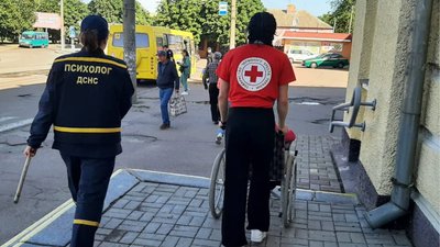 На Житомирщину прибув дванадцятий потяг із евакуйованими жителями Донеччини На Житомирщину прибув дванадцятий потяг із евакуйованими жителями Донеччини