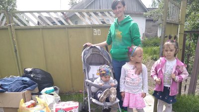 Історія одного волонтерства: як житомирська вчителька допомагає родині випускниці школи Історія одного волонтерства: як житомирська вчителька допомагає родині випускниці школи