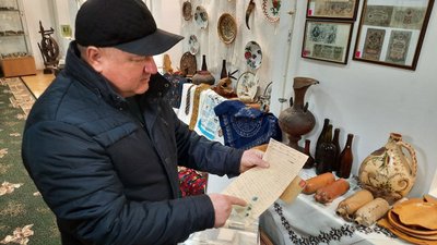 На Тернопільщині жителі громади принесли до музею майже триста експонатів На Тернопільщині жителі громади принесли до музею майже триста експонатів