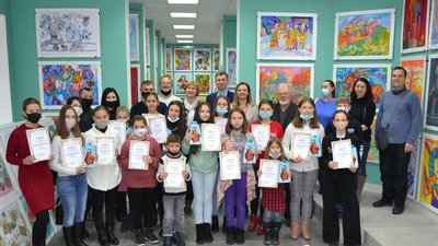 "Святкова арт-мозаїка". У Херсоні відкрилась новорічна виставка дитячих малюнків "Святкова арт-мозаїка". У Херсоні відкрилась новорічна виставка дитячих малюнків