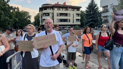 В Ужгороді третій день триває акція на підтримку ексміністра оборони Михайла Федорова В Ужгороді третій день триває акція на підтримку ексміністра оборони Михайла Федорова