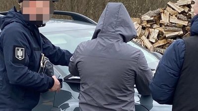 Збитки держави перевищили 6,4 млн грн: на Волині судитимуть 15 чоловіків, яких підозрюють у вирубці лісу Збитки держави перевищили 6,4 млн грн: на Волині судитимуть 15 чоловіків, яких підозрюють у вирубці лісу