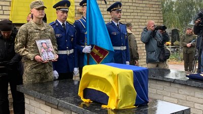 У Бучі попрощалися з "Привидом Києва" військовим льотчиком Михайлом Матюшенком