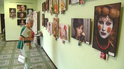 У Житомирі відкрили виставку фоторобіт з макіяжами від Зої Гаврилюк У Житомирі відкрили виставку фоторобіт з макіяжами від Зої Гаврилюк