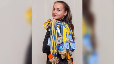 Аліна Хміль з нагородами