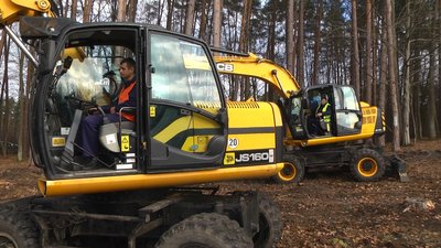 За зміну оператор на машині може висадити два гектари лісу. 11 листопада 2022 рік За зміну оператор на машині може висадити два гектари лісу. 11 листопада 2022 рік