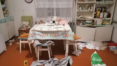 Спочатку нагодувала: на Рівненщині двоє чоловіків зв'язали і побили пенсіонерку – поліція Спочатку нагодувала: на Рівненщині двоє чоловіків зв'язали і побили пенсіонерку – поліція