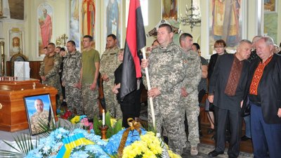 На Тернопільщині попрощалися з військовослужбовцем Ігорем Чумаком