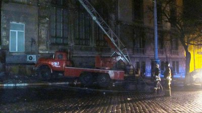 В центрі Одеси горіла пам'ятка архітектури: одна дівчина травмувалася В центрі Одеси горіла пам'ятка архітектури: одна дівчина травмувалася