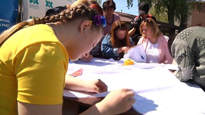 У Житомирі кожен може долучитися до вишивання картини, яку подарують місту до Дня вишиванки У Житомирі кожен може долучитися до вишивання картини, яку подарують місту до Дня вишиванки