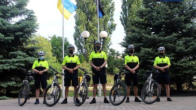 У Херсоні теплої пори поліцейські патрулюють на велосипедах У Херсоні теплої пори поліцейські патрулюють на велосипедах
