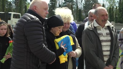 У Житомирі попрощалися з десантником Русланом Мошківським, який загинув від ворожої кулі У Житомирі попрощалися з десантником Русланом Мошківським, який загинув від ворожої кулі