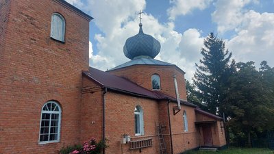 В місцевій церкві через вибухову хвилю повилітало кілька вікон, їх уже встановили, 21 серпня 2023. В місцевій церкві через вибухову хвилю повилітало кілька вікон, їх уже встановили, 21 серпня 2023.