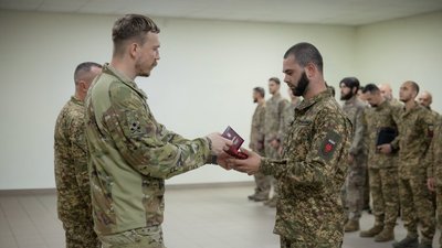 Вручення ордена «За мужність» ІІІ ступеня Олександру Погорєлому