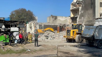 На місці ракетного удару в Черкасах завершили рятувальну операцію На місці ракетного удару в Черкасах завершили рятувальну операцію