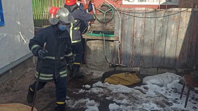 У Бахмачі рятувальники дістали з колодязя тіло 81-річної жінки У Бахмачі рятувальники дістали з колодязя тіло 81-річної жінки