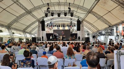 Сцена на площі Ринок Сцена на площі Ринок