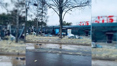 Розбомблений продовольчий магазин в одному зі спальних районів Чернігова Розбомблений продовольчий магазин в одному зі спальних районів Чернігова