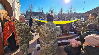 На Закарпатті попрощалися із полеглим на війні Юрієм Надичем На Закарпатті попрощалися із полеглим на війні Юрієм Надичем