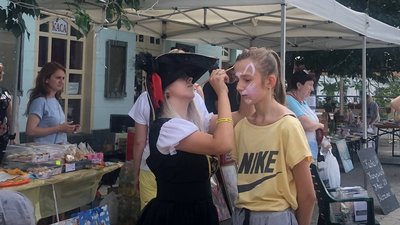 Благодійні ярмарок, майстеркласи та концерт провели в Ужгороді Благодійні ярмарок, майстеркласи та концерт провели в Ужгороді