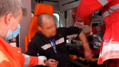 Погрожував самогубством. Поліцейські затримали чоловіка, який вбив франківця Погрожував самогубством. Поліцейські затримали чоловіка, який вбив франківця