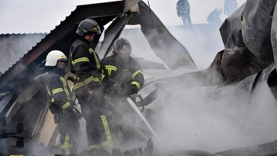 У передмісті Одеси вигоріло 800 кв. м складських приміщень