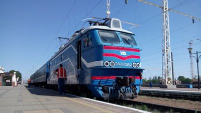 Три потяги, які курсують через Кіровоградщину, не зупинятимуться у містах “червоної” зони. Оновлено