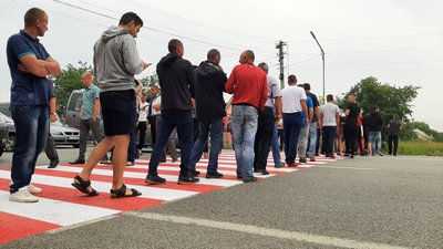 На Франківщині перекрили дорогу національного значенння На Франківщині перекрили дорогу національного значенння