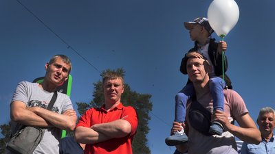 Чоловіки і дитина на День міста у Славутичі