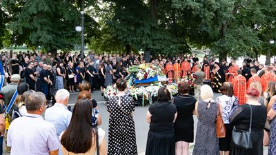 В Ужгороді попрощалися з полеглим захисником Євгеном Гайдуком В Ужгороді попрощалися з полеглим захисником Євгеном Гайдуком