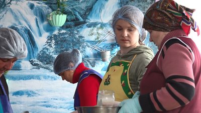 У селі на Черкащині приймають переселенців та готують "богатирські" каші У селі на Черкащині приймають переселенців та готують "богатирські" каші