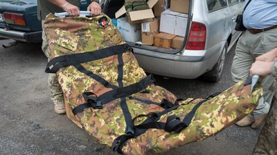 Жителі Новомосковського району Дніпропетровщини збирають ліки та медичні засоби на фронт