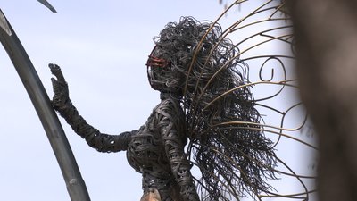 У центральному парку Івано-Франківська встановили металеві скульптури коваля з Бердянська Олександра Шапошника У центральному парку Івано-Франківська встановили металеві скульптури коваля з Бердянська Олександра Шапошника