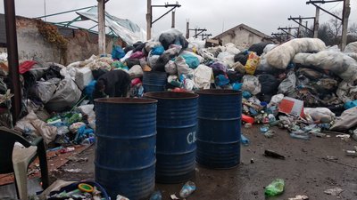 Сміття безкоштовно забирає від жителів 42 сіл закарпатська організація Сміття безкоштовно забирає від жителів 42 сіл закарпатська організація