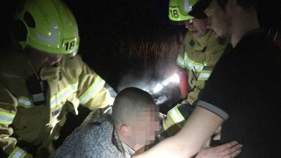 Рятувальники дістали чоловіка, який застряг у багнюці