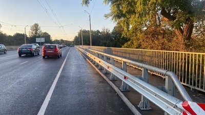 Міст на вулиці Сяйво