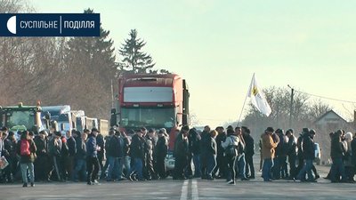 На Хмельниччині акція проти продажу землі зібрала 120 осіб На Хмельниччині акція проти продажу землі зібрала 120 осіб